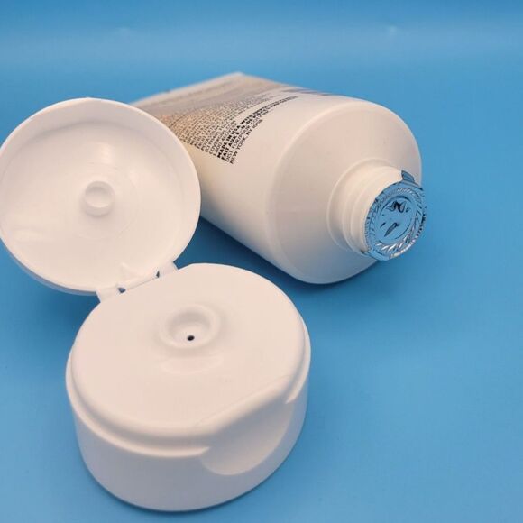 SEALED Covergirl Hydrating Cream Cleanser - Non-Drying - Clean Fresh Skincare - Picture 3 of 3